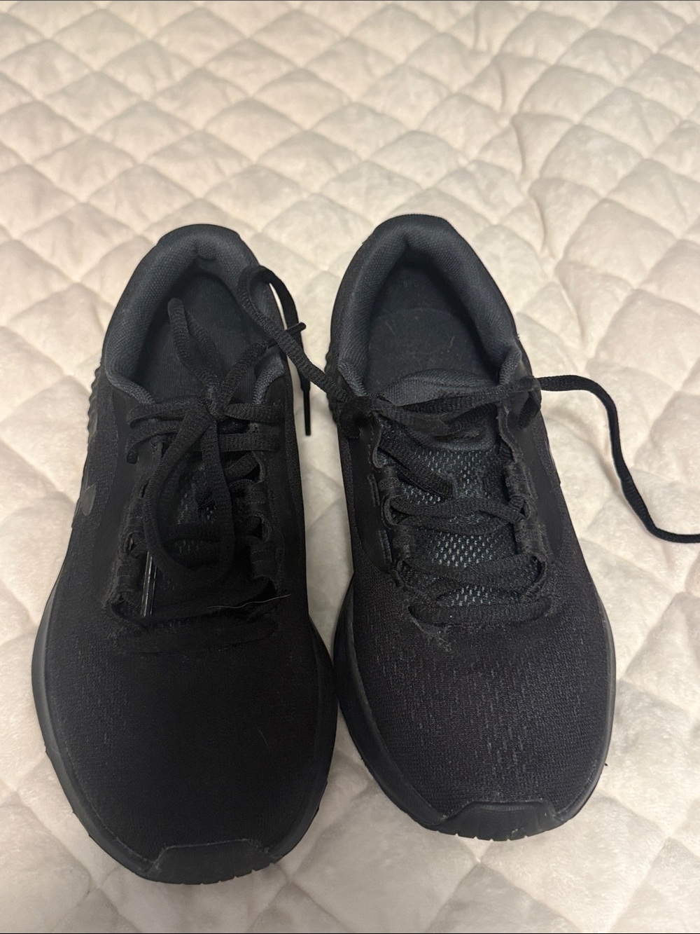 Under Armour women’s All-Black Lightweight Training Shoes